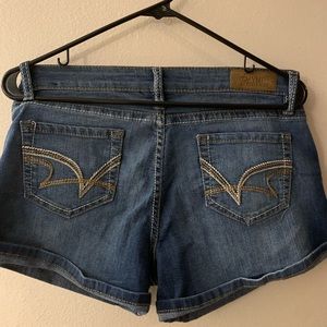 YMI denim shorts 💙